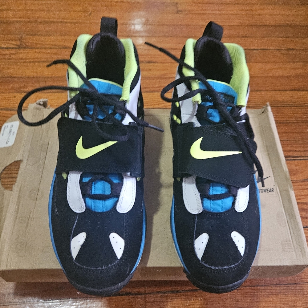 Nike Air Diamond Turf Kids Black, Blue, and Neon Green Sneakers - Size 6.5